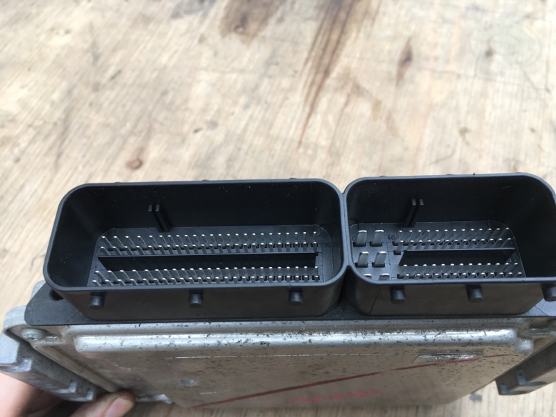 Блок управления двигателем эбу двс B4164T 1.6 АКПП на Volvo S60 II / Вольво 60 С60 2 поколение 2010-2018г.\nОригинал.\nВ отличном состоянии. Рабочий.\nС двигателя B4164T 1.6 литра бензин турбо АКПП.\nКонтрактная запчасть из Японии. Гарантия на проверку. О