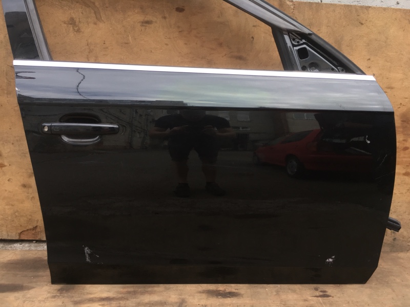 Дверь передняя правая на Audi A4 B8 / Ауди А4 Б8 2007-2015г. Оригинал. С аукциона Японии.\nБез жучков и коррозии. Заводская краска. Цвет черный.\nЕсть небольшие потертости, нужна полировка.\nЦена за всю дверь в сборе как на фото: дверь, стекло, стеклоподъ