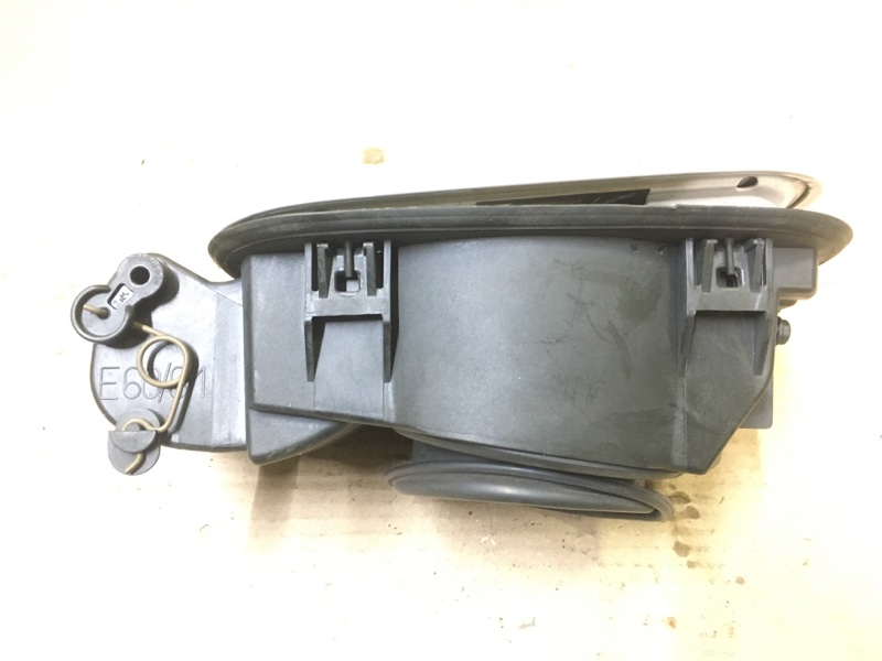Крышка топливного бака лючок бензобака БМВ Е60 Е61 / BMW 5 Е60 Е61 2003-2009г. \nОригинал.\nВ отличном состоянии. Без дефектов.\nКонтрактная запчасть из Японии. Без пробега по РФ. Отправим в регионы ТК.