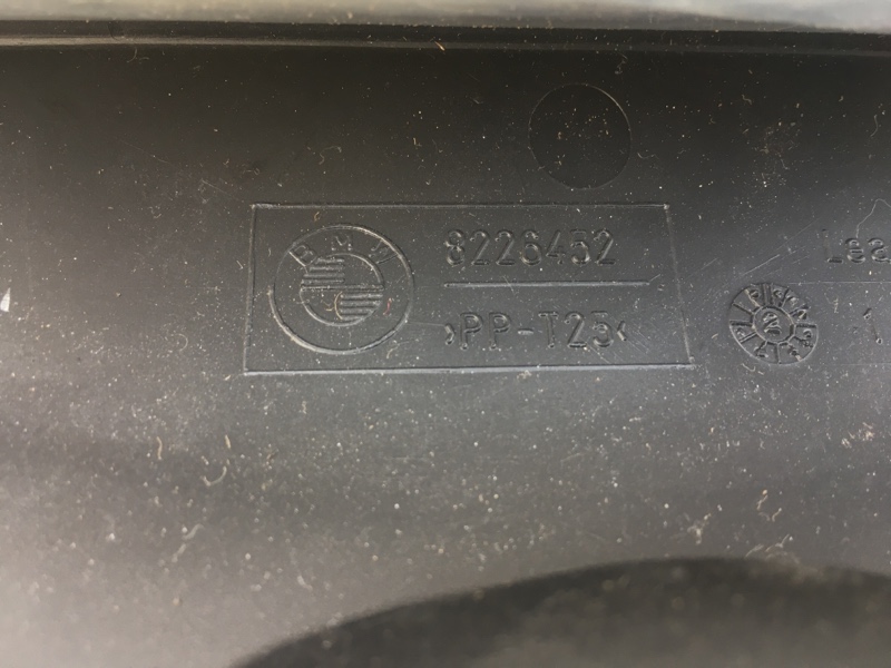 Аптечка штатная оригинал ножницы хирургические BMW 1 116i E87 E81 / БМВ 116 Е87 Е81 2004-2011г.\nОригинал.\nВ отличном состоянии. Не распакована.\nАвтомобиль с ауциона Японии. Отправим в регионы ТК.