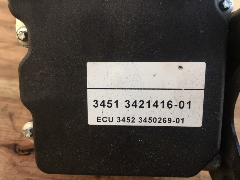 Блок ABS насос N52 2.5 BMW X3 E83 / BMW Х3 Е83 2004-2010г.\nОригинал.\nВ отличном состоянии. Рабочий.\nС двигателя N52B25A N52 2.5 бензин АКПП.\nКонтрактная запчасть из Японии. Гарантия на установку и проверку. Отправим в регионы ТК.