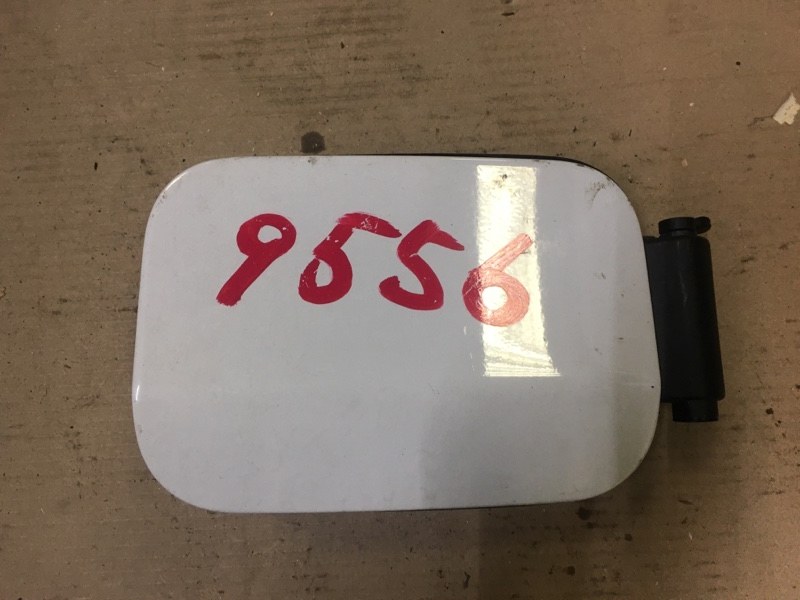 Крышка топливного бака лючок бензобака БМВ Е60 Е61 / BMW 5 Е60 Е61 2003-2009г. \nОригинал.\nВ отличном состоянии. Без дефектов.\nКонтрактная запчасть из Японии. Без пробега по РФ. Отправим в регионы ТК.