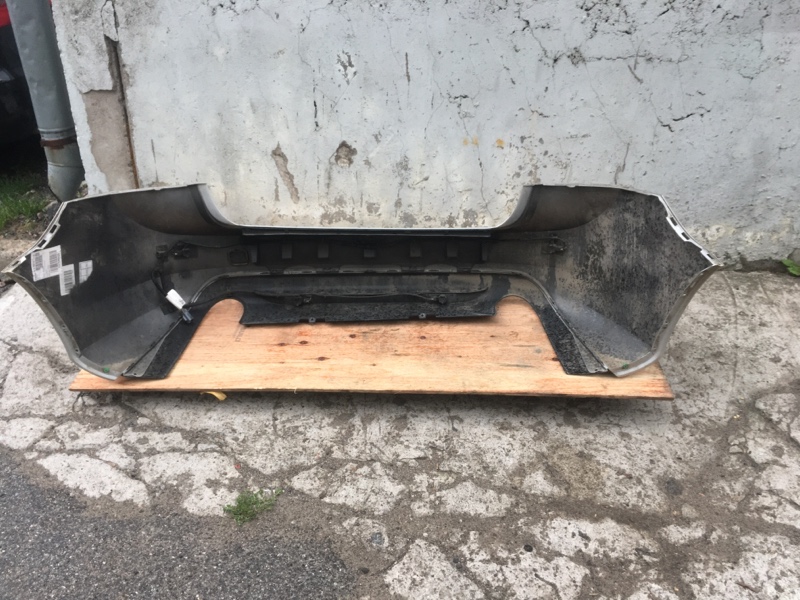 Бампер задний в сборе на Volvo S60 II / Вольво 60 С60 2 поколение 2010-2018г.\nОригинал.\nВ хорошем состоянии. Все крепления целые.\nВместе с датчиками парковки как на фото.\nКонтрактная запчасть из Японии.\nБез пробега по РФ.\nОтправим в регионы ТК.\nПри
