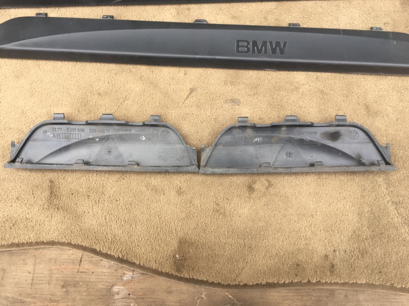 Накладки порогов внутренние передние, задние комплект BMW 1 E87 E81 / БМВ Е87 Е81 2004-2011г.\nОригинал.\nХетчбек 5 дверей.\nВ отличном состоянии. Без дефектов. Крепления целые. Цена указана за 4шт.\nКонтрактные запчасти из Японии. Отправим в регионы ТК.