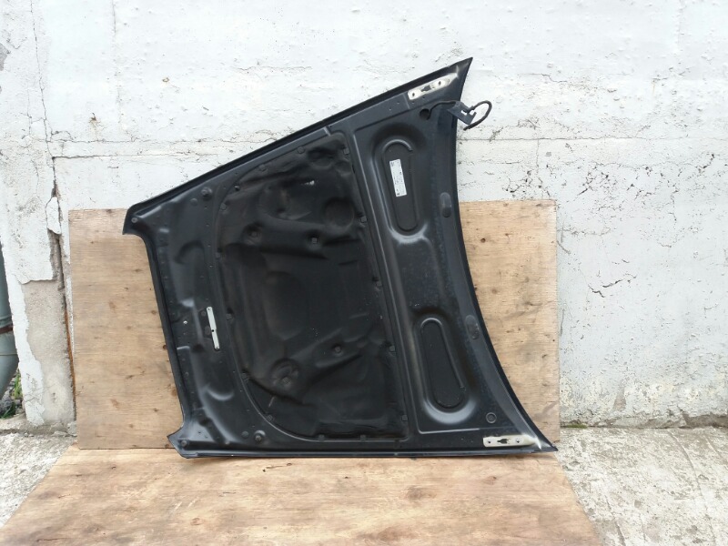 Капот черный на Audi A6 C6 4F / Ауди А6 С6 2006-2012г.\nОригинал.\nВ отличном состоянии. Без дефектов.\nЗаводская краска. Без жучков и коррозии.\nВ сборе с шумоизоляцией / теплоизоляцией капота.\nКонтрактная запчасть из Японии. Отправим в регионы ТК.\nПри