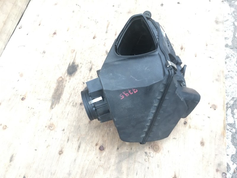 Корпус воздушного фильтра AUK 3.2 бензин Audi A6 C6 4F / Ауди А6 С6 2006-2012г.\nОригинал.\nВ отличном состоянии. Без дефектов. Все крепления целые.\nКонтрактная запчасть из Японии. Гарантия на все запчасти. Отправим в регионы ТК.