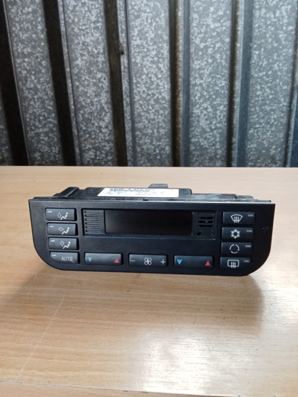 Блок управления климатом, климатической установкой BMW 3 E46 / БМВ 3 Е46 1998-2005г. Оригинал.\nВ отличном состоянии. Рабочий.\nКонтрактная запчасть из Японии. Отправим в регионы ТК.