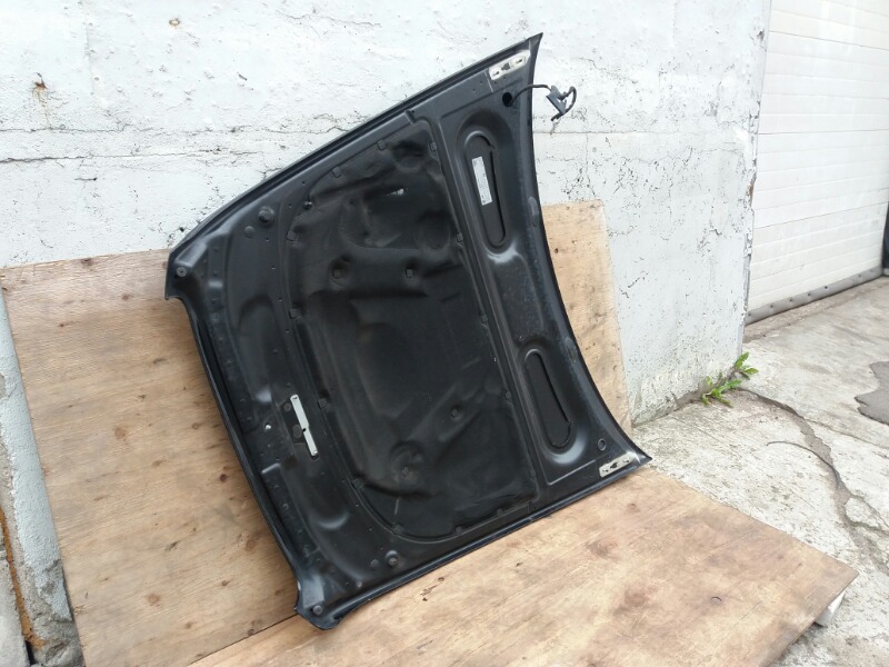 Капот черный на Audi A6 C6 4F / Ауди А6 С6 2006-2012г.\nОригинал.\nВ отличном состоянии. Без дефектов.\nЗаводская краска. Без жучков и коррозии.\nВ сборе с шумоизоляцией / теплоизоляцией капота.\nКонтрактная запчасть из Японии. Отправим в регионы ТК.\nПри