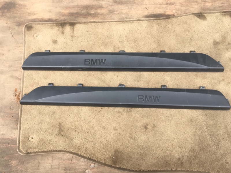 Накладки порогов внутренние передние, задние комплект BMW 1 E87 E81 / БМВ Е87 Е81 2004-2011г.\nОригинал.\nХетчбек 5 дверей.\nВ отличном состоянии. Без дефектов. Крепления целые. Цена указана за 4шт.\nКонтрактные запчасти из Японии. Отправим в регионы ТК.