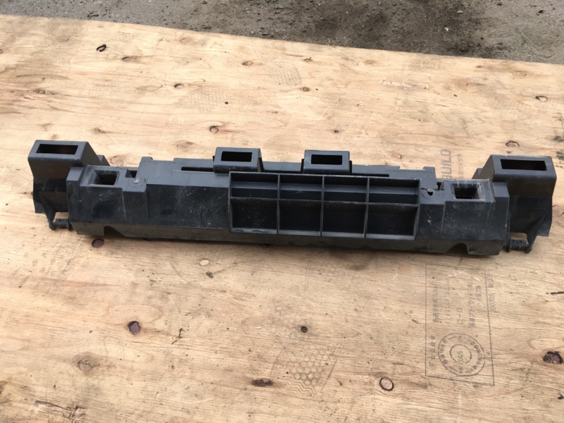 Наполнитель усилителя заднего бампера на Mercedes Benz Vito W638 / Мерседес Вито 638 1996-2003г.\nОригинал.\nВ отличном состоянии. Без дефектов. Отправим в регионы ТК.