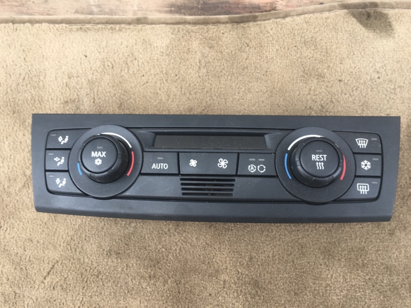 Блок управления климатом / климатической установкой BMW 1 E87 E81 / БМВ Е87 Е81 2004-2011г.\nОригинал.\nВ отличном состоянии. Рабочий.\nКонтрактная запчасть из Японии. Гарантия на проверку. Отправим в регионы ТК.\nПрименимость:\nBMW 1 серия E87 E81 2004-2