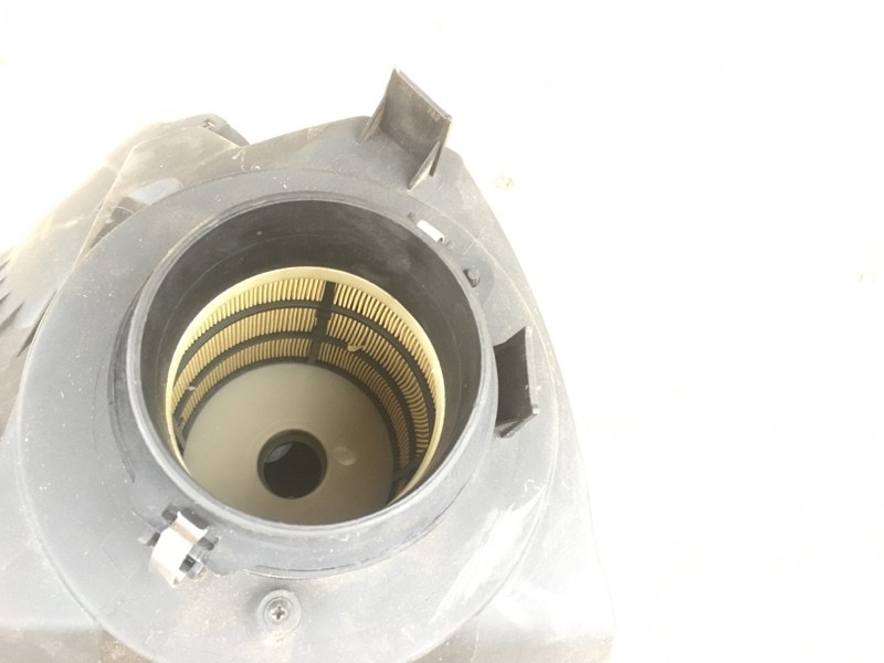 Корпус воздушного фильтра AUK 3.2 бензин Audi A6 C6 4F / Ауди А6 С6 2006-2012г.\nОригинал.\nВ отличном состоянии. Без дефектов. Все крепления целые.\nКонтрактная запчасть из Японии. Гарантия на все запчасти. Отправим в регионы ТК.