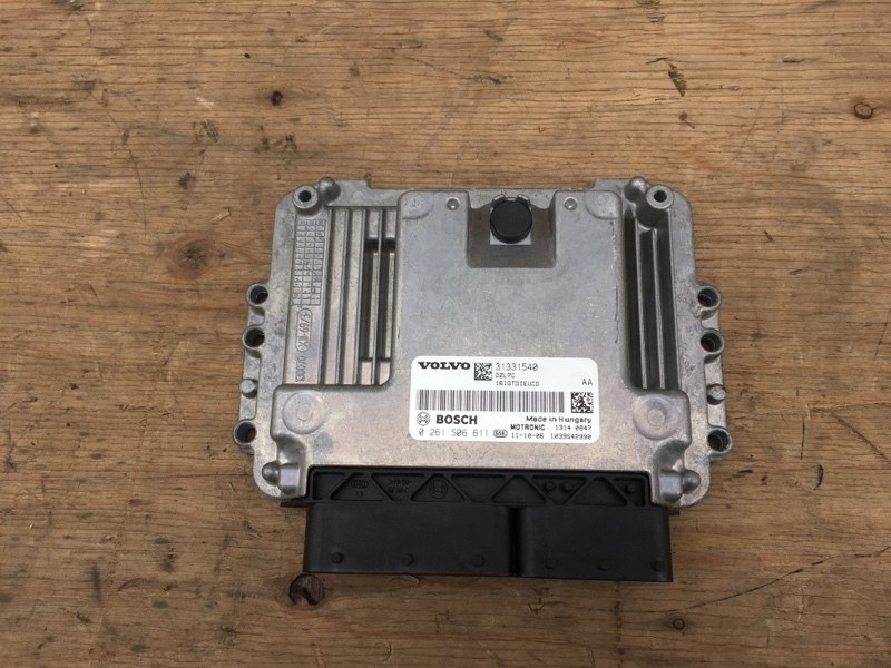 Блок управления двигателем эбу двс B4164T 1.6 АКПП на Volvo S60 II / Вольво 60 С60 2 поколение 2010-2018г.\nОригинал.\nВ отличном состоянии. Рабочий.\nС двигателя B4164T 1.6 литра бензин турбо АКПП.\nКонтрактная запчасть из Японии. Гарантия на проверку. О