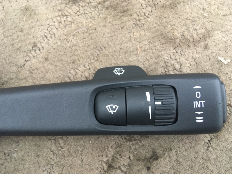 Переключатель поворотов подрулевой в сборе на Volvo S60 II / Вольво 60 С60 2 поколение 2010-2018г.\nОригинал.\nВ отличном состоянии. Без дефектов. Рабочий.\nКонтрактная запчасть из Японии. Отправим в регионы ТК.\nПрименимость:\nVolvo S60 2010-2018\nVolvo 