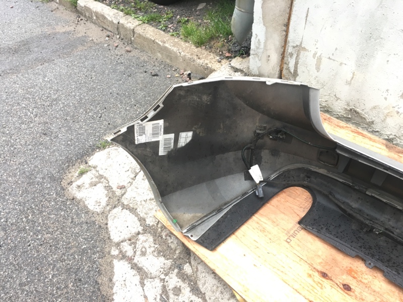 Бампер задний в сборе на Volvo S60 II / Вольво 60 С60 2 поколение 2010-2018г.\nОригинал.\nВ хорошем состоянии. Все крепления целые.\nВместе с датчиками парковки как на фото.\nКонтрактная запчасть из Японии.\nБез пробега по РФ.\nОтправим в регионы ТК.\nПри