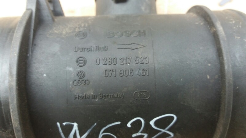Расходомер воздуха массметр M104 на Mercedes Benz Vito W638 / Мерседес Вито 638 1996-2003г. \nОригинал.\nС двигателя M104 бензин\nВ отличном состоянии. Рабочий. Снят с распила из Японии.\nКонтрактная запчасть из Японии. Гарантия на установку и проверку. О