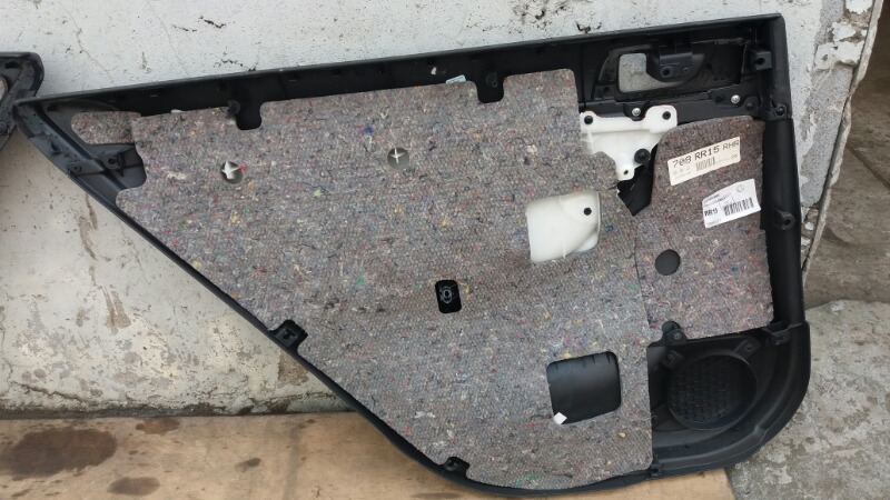 Дверные карты задние, обшивка двери левая, правая комплект на Toyota Avensis II AZT250 T250 / Тойота Авенсис 2 Т250 250 2003-2008г.\nОригинал.\nВ хорошем состоянии. Цена за 2шт.\nКонтрактная запчасть из Японии. Отправим в регионы ТК.