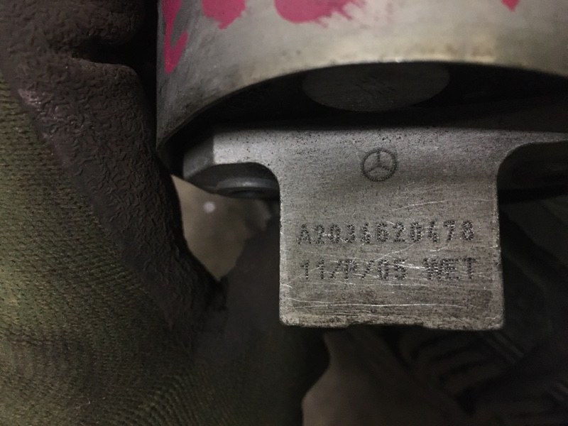 Кардан рулевой нижняя часть на Mercedes Benz С-klasse W203 / Мерседес В203 203 2000-2006г. Оригинал.\nВ отличном состоянии. Без дефектов.\nКонтрактная запчасть из Японии. \nБез пробега по РФ. Отправим в регионы ТК.\nПрименимость:\nMercedes Benz C209 CLK c