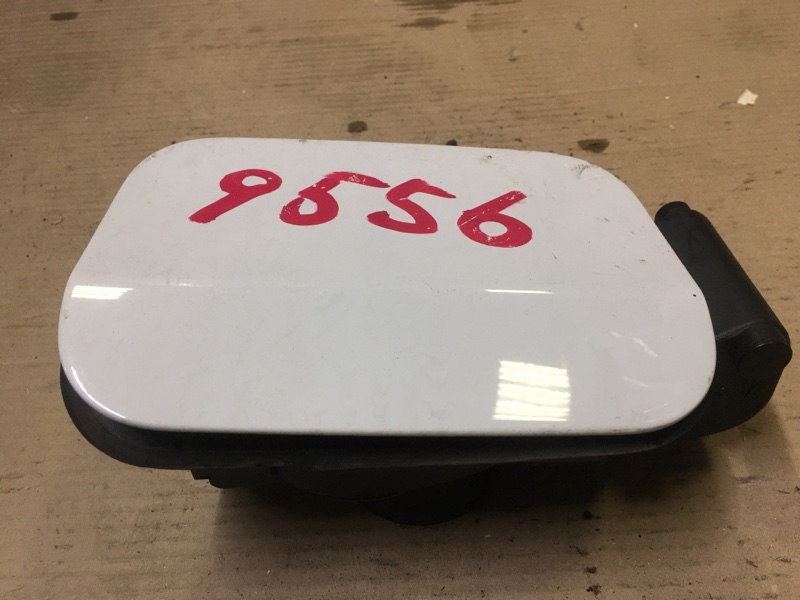 Крышка топливного бака лючок бензобака БМВ Е60 Е61 / BMW 5 Е60 Е61 2003-2009г. \nОригинал.\nВ отличном состоянии. Без дефектов.\nКонтрактная запчасть из Японии. Без пробега по РФ. Отправим в регионы ТК.