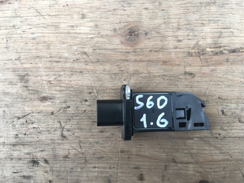 Расходомер воздуха массметр B4164T 1.6 бензин Volvo S60 II / Вольво 60 С60 2 поколение 2010-2018г.\nОригинал.\nВ отличном состоянии. Рабочий.\nС двигателя B4164T 1.6 литра бензин.\nКонтрактная запчасть из Японии. Гарантия на проверку. Отправим в регионы Т