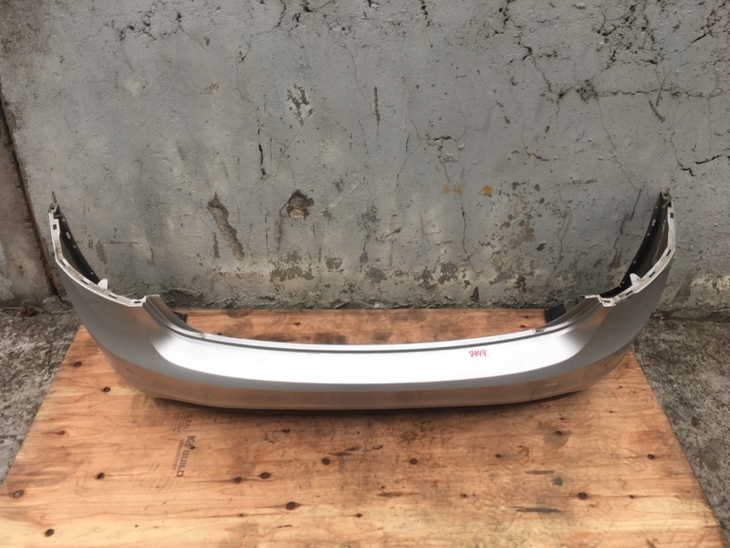Бампер задний в сборе на Volvo S60 II / Вольво 60 С60 2 поколение 2010-2018г.\nОригинал.\nВ хорошем состоянии. Все крепления целые.\nВместе с датчиками парковки как на фото.\nКонтрактная запчасть из Японии.\nБез пробега по РФ.\nОтправим в регионы ТК.\nПри