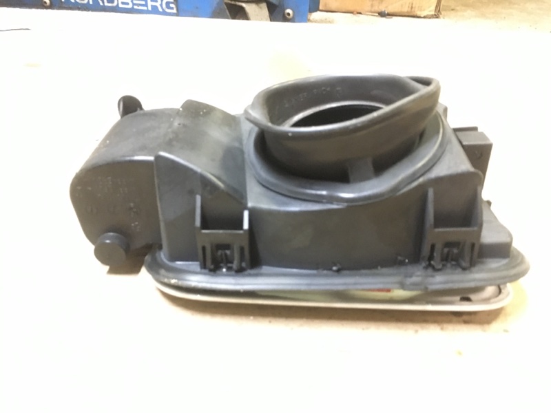 Крышка топливного бака лючок бензобака БМВ Е60 Е61 / BMW 5 Е60 Е61 2003-2009г. \nОригинал.\nВ отличном состоянии. Без дефектов.\nКонтрактная запчасть из Японии. Без пробега по РФ. Отправим в регионы ТК.