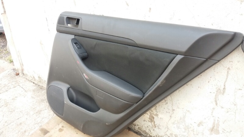 Дверные карты задние, обшивка двери левая, правая комплект на Toyota Avensis II AZT250 T250 / Тойота Авенсис 2 Т250 250 2003-2008г.\nОригинал.\nВ хорошем состоянии. Цена за 2шт.\nКонтрактная запчасть из Японии. Отправим в регионы ТК.