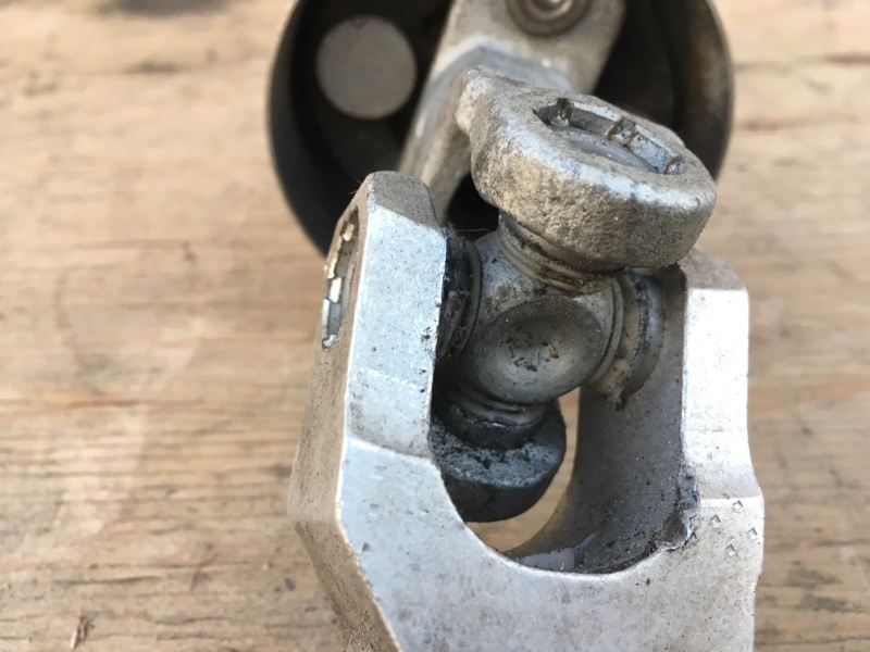 Кардан карданчик рулевой верхний BMW X3 E83 / BMW Х3 Е83 2004-2010г.\nОригинал.\nВ отличном состоянии. Без люфта.\nКонтрактная запчасть из Японии. Отправим в регионы ТК.