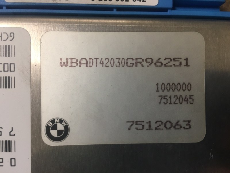Электронный блок управления эбу АКПП / КПП M54 2.5 на БМВ Е39 / BMW 5 E39 1995-2003г.\nОригинал.\nС двигателя M54 2,5 бензин рестайлинг.\nВ отличном состоянии. Рабочий. Снят с распила.\nКонтрактная запчасть из Японии. Без пробега по РФ. Отправим в регионы
