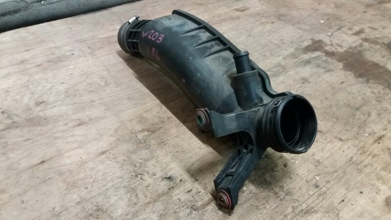 Воздуховод на Mercedes Benz С-klasse W203 / Мерседес В203 203 2000-2006г. Оригинал. В отличном состоянии. Без дефектов. Контрактная запчасть из Японии. Без пробега по РФ. Отправим в регионы ТК.