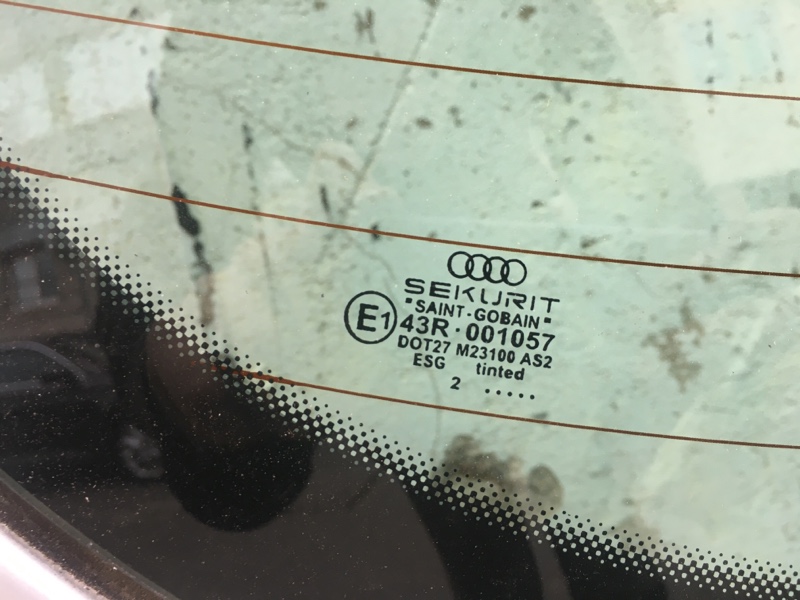 Крышка дверь багажника купе и спойлер на Audi TT 8N 8N3 / Ауди ТТ 8Н купе 1998-2006г.\nОригинал.\nВ хорошем состоянии. Цвет серебро.\nЕсть царапины.\nВ сборе как на фото крышка, спойлер, стекло оригинал.\nКонтрактная запчасть из Японии. Без пробега по РФ.