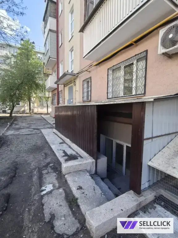 Продается помещение свободного назначения в Приморском районе.