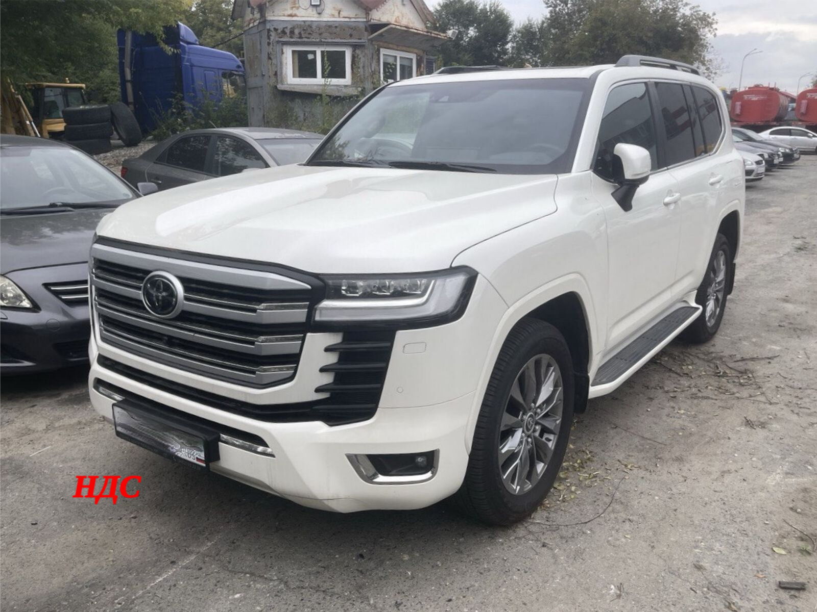 Toyota Land Cruiser, 300 Series ZX (7 мест) Внедорожник 5 дв. 2024 Белый 3.4d AT (309 л.с.) 4WD 3954 км