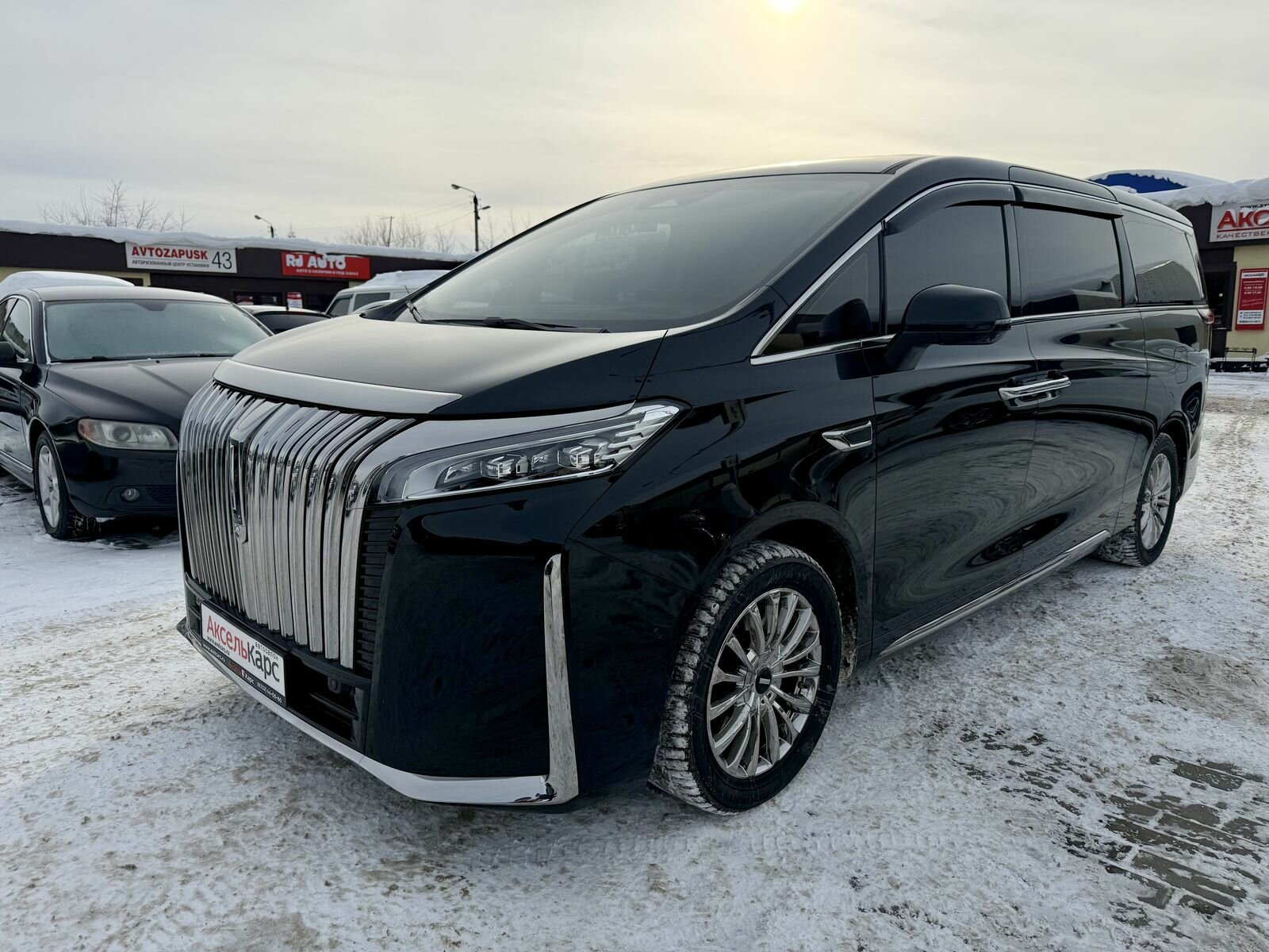 Wey 80, I Премиум Лаундж Минивэн 2024 Зеленый 44.28 kWh 1.5hyb AT (487 л.с.) 4WD 14244 км