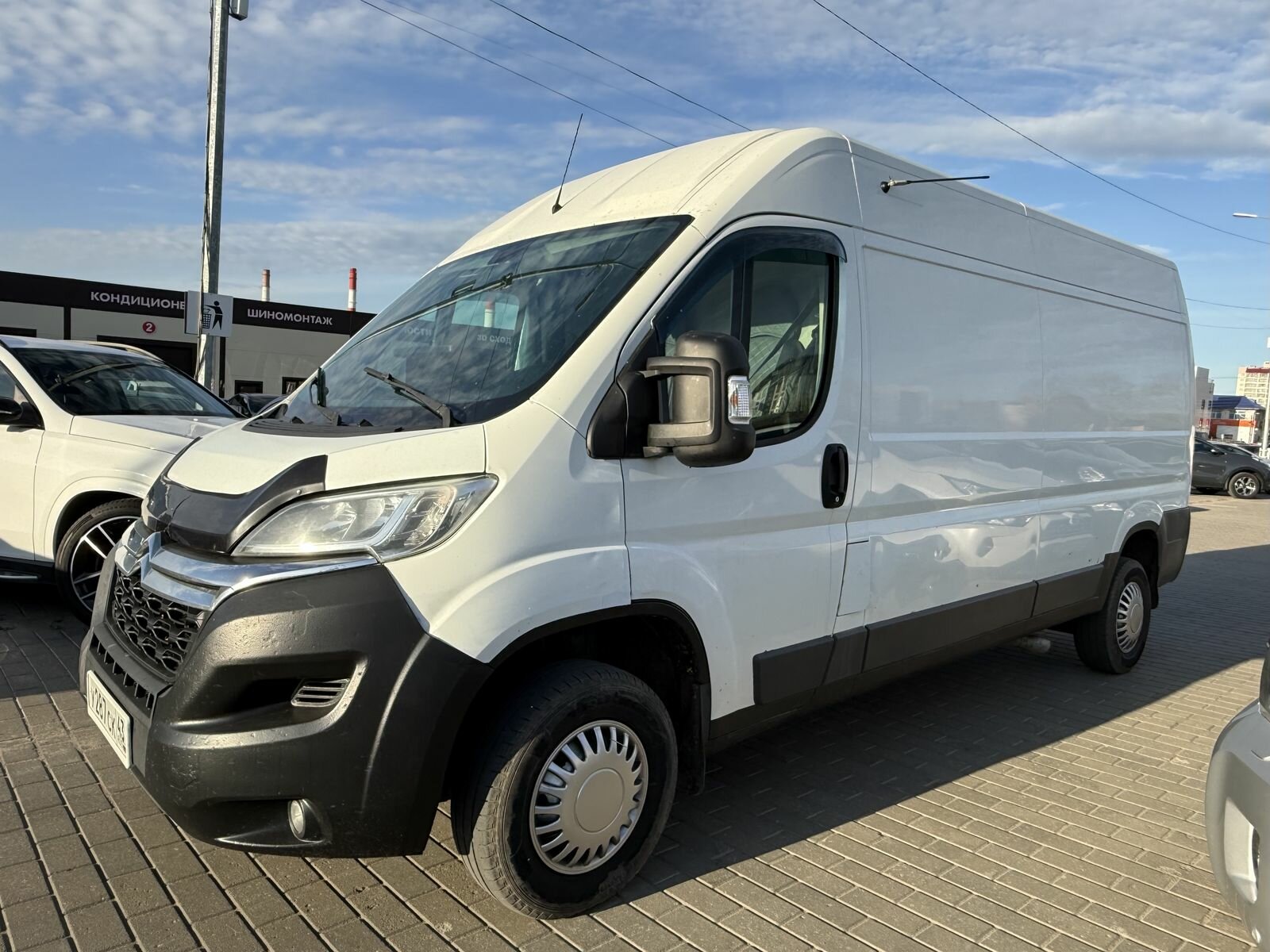 Citroen   Цельнометаллический фургон 2017 Белый  151097 км