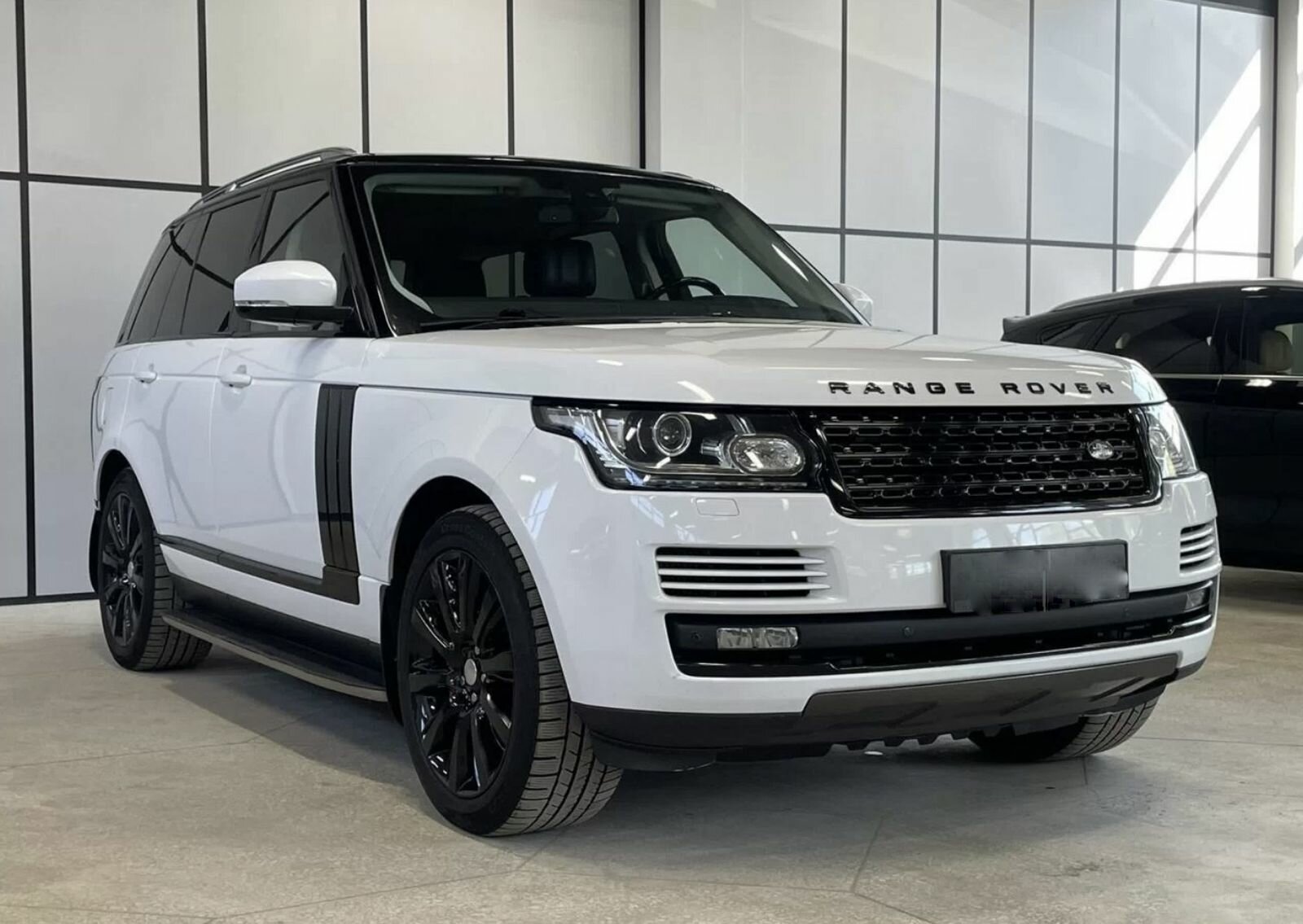 Land Rover Range Rover, IV Vogue Внедорожник 5 дв. 2014 Белый 4.4d AT (339 л.с.) 4WD 120000 км