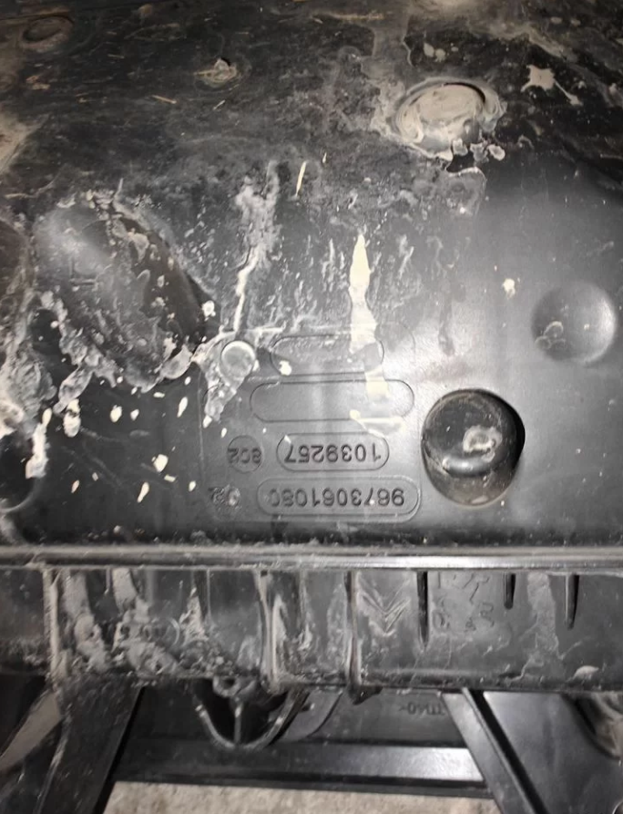 Корпус воздушного фильтра Пежо Ситроен