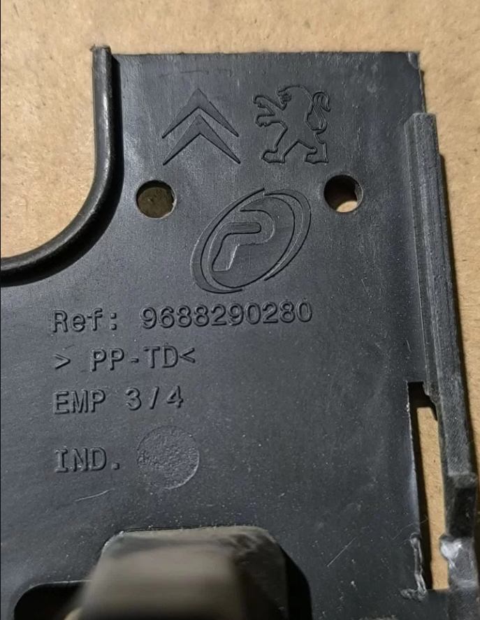 Кронштейн проводки двигателя 1.6 ep6c