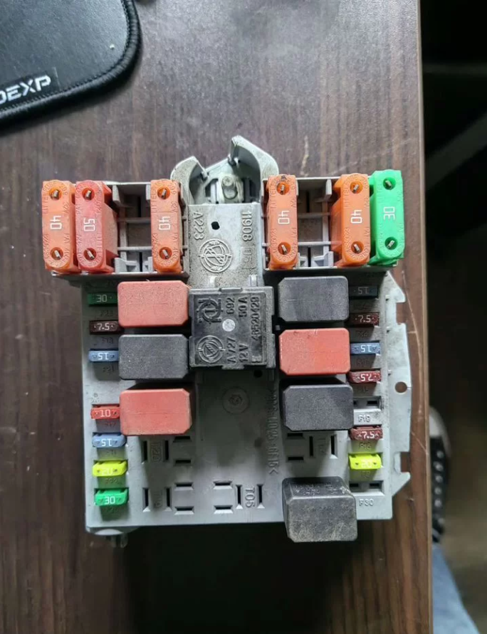 Блок предохранителей Пежо Боксер