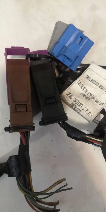 Фишки блока предохранителей (под капот)