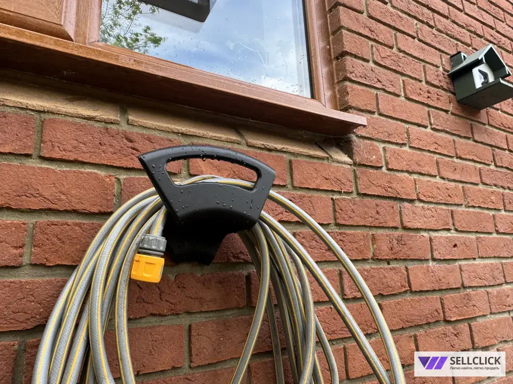 Держатель для поливочного шланга