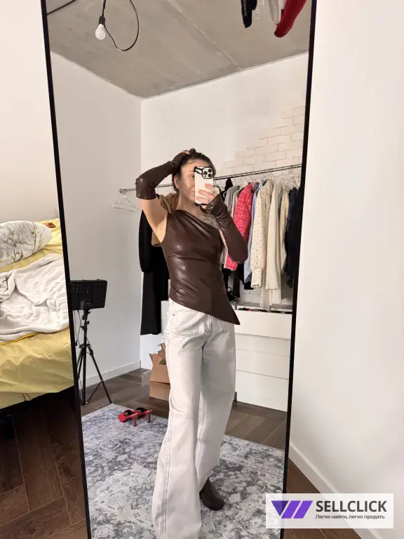 Топ кожаный с рукавами