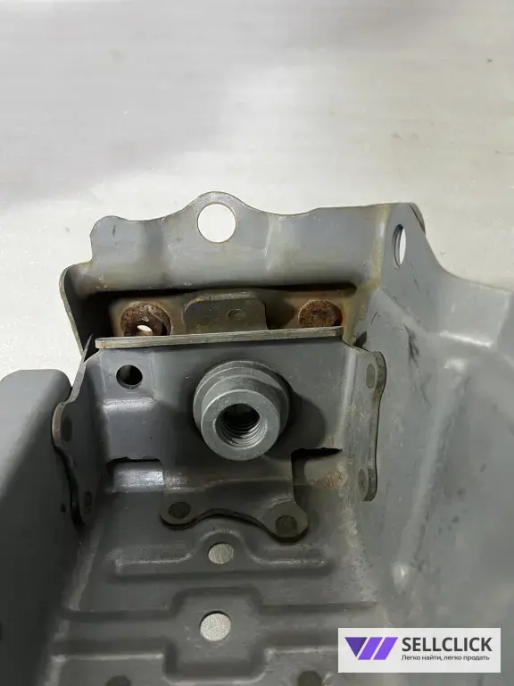 Кронштейн усилителя бампера Toyota RAV4 50 передний левый