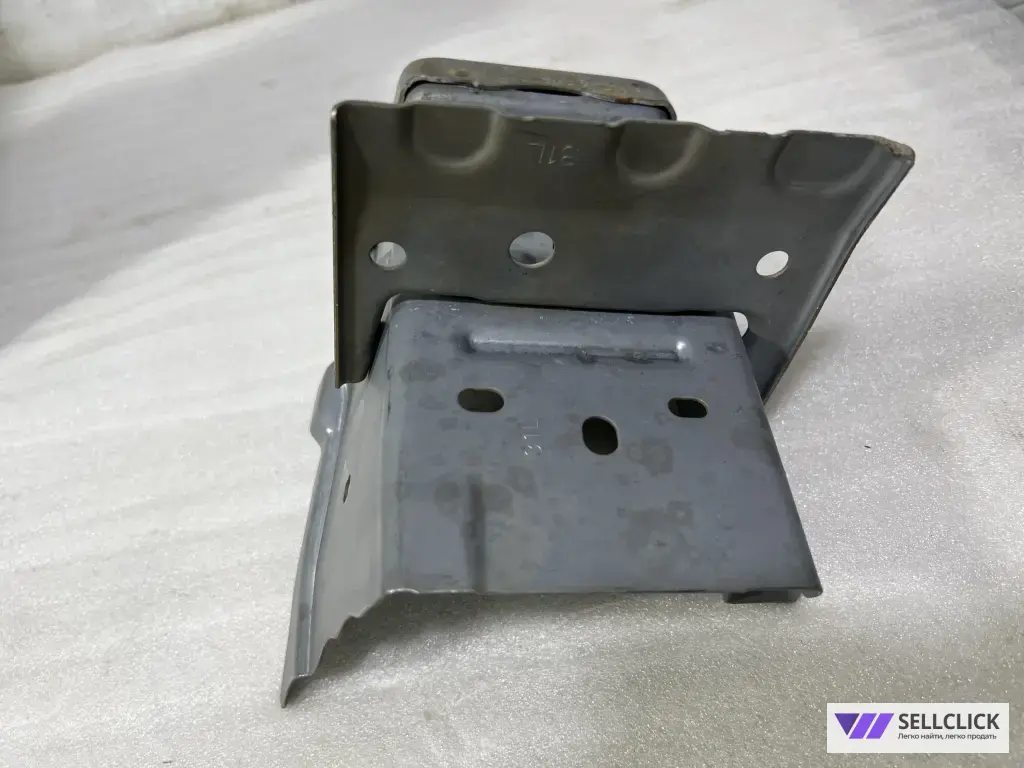 Кронштейн усилителя бампера Toyota RAV4 50 передний левый