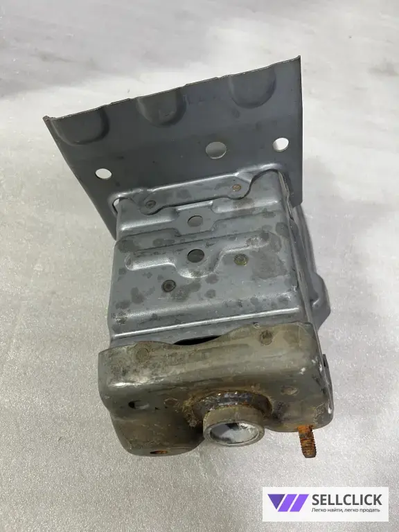 Кронштейн усилителя бампера Toyota RAV4 50 передний левый