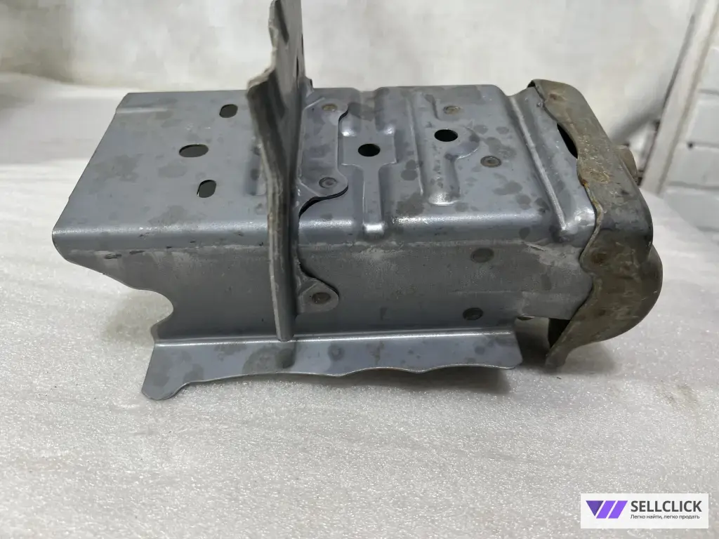 Кронштейн усилителя бампера Toyota RAV4 50 передний левый