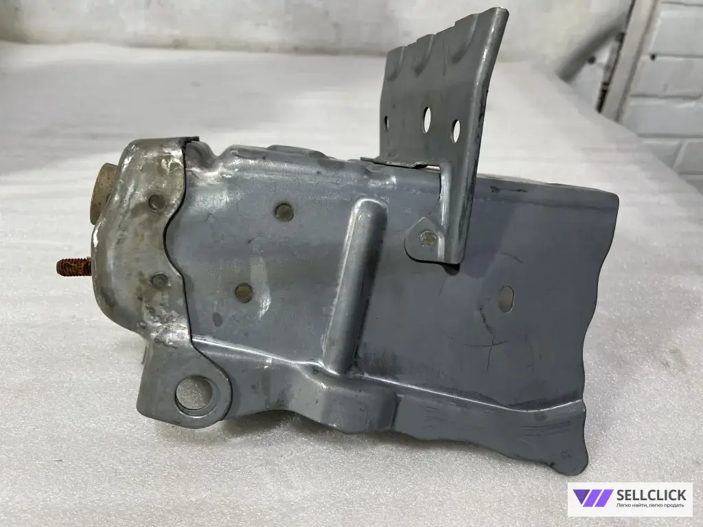 Кронштейн усилителя бампера Toyota RAV4 50 передний левый