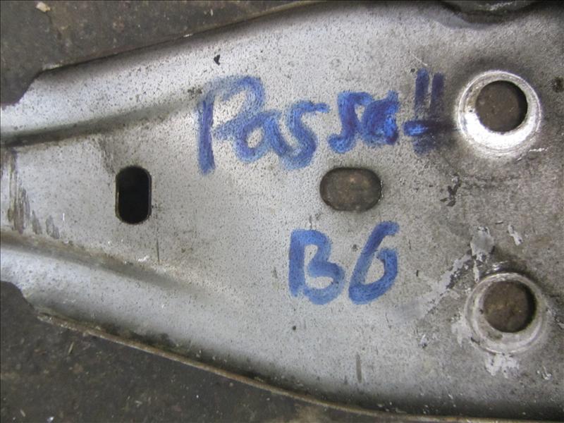 Кронштейн глушителя 2.0 BVY 3C0804421, С автомобиля VW Passat B6 2.0 л BVY (FSI) бензин АКПП HXJ (6A) синий 2006г 2WD передний привод. Контрактная запчасть, авто без пробега по РФ., отличное