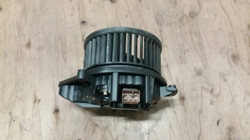 Моторчик отопителя на Audi A4 B7 / Ауди А4 Б7 2005-2007г.\nОригинал. Рабочий. Отправим в регионы ТК.