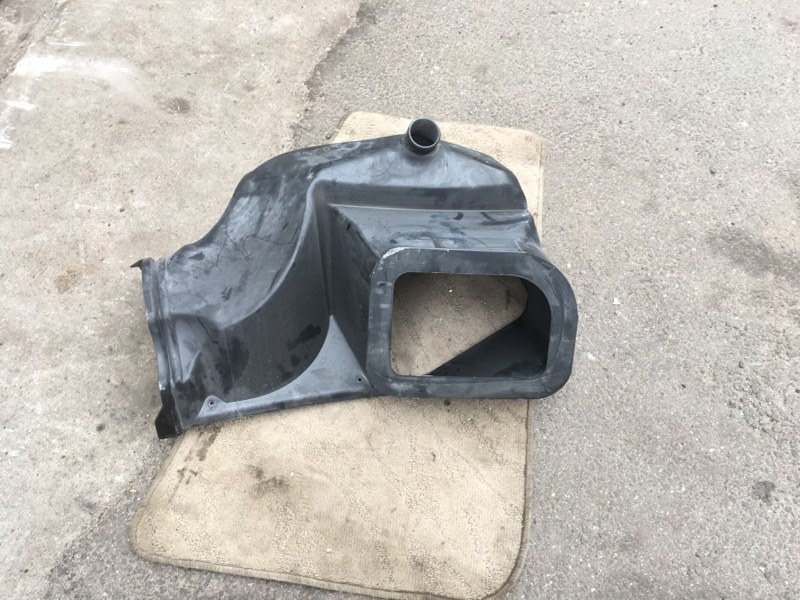 Воздуховод патрубок воздушный M111 под капот на Mercedes Benz Vito W638 / Мерседес Вито 638 1996-2003г.\nОригинал. Без дефектов. Отправим в регионы ТК.